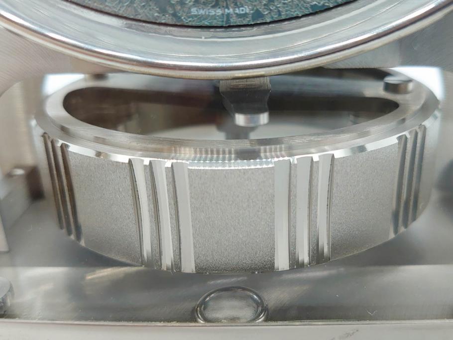 スイス　JAEGER-LECOULTRE(ジャガー・ルクルト)　ATMOS(アトモス)　METAL CALIBER 526-5　スタイリッシュなデザインと機能性を兼ね備えた置き時計(空気時計、ガス、半永久、使用説明書付き)(R-079019)