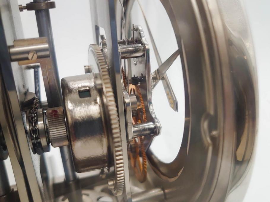 スイス　JAEGER-LECOULTRE(ジャガー・ルクルト)　ATMOS(アトモス)　METAL CALIBER 526-5　スタイリッシュなデザインと機能性を兼ね備えた置き時計(空気時計、ガス、半永久、使用説明書付き)(R-079019)