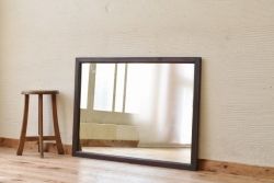 古い木のシンプルなアンティークミラー(鏡)