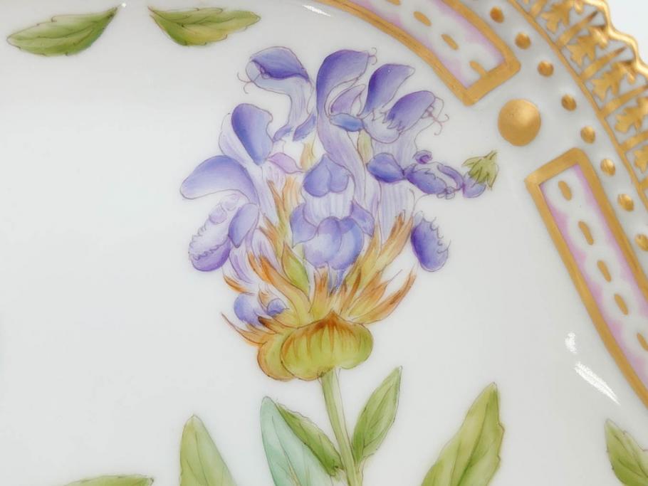 デンマーク　ROYAL COPENHAGEN(ロイヤルコペンハーゲン)　フローラダニカ　20/3508　瑞々しい花と金彩が美しいトライアングルディッシュ(三角プレート、フラワー、皿、洋食器、北欧)(R-079040)　