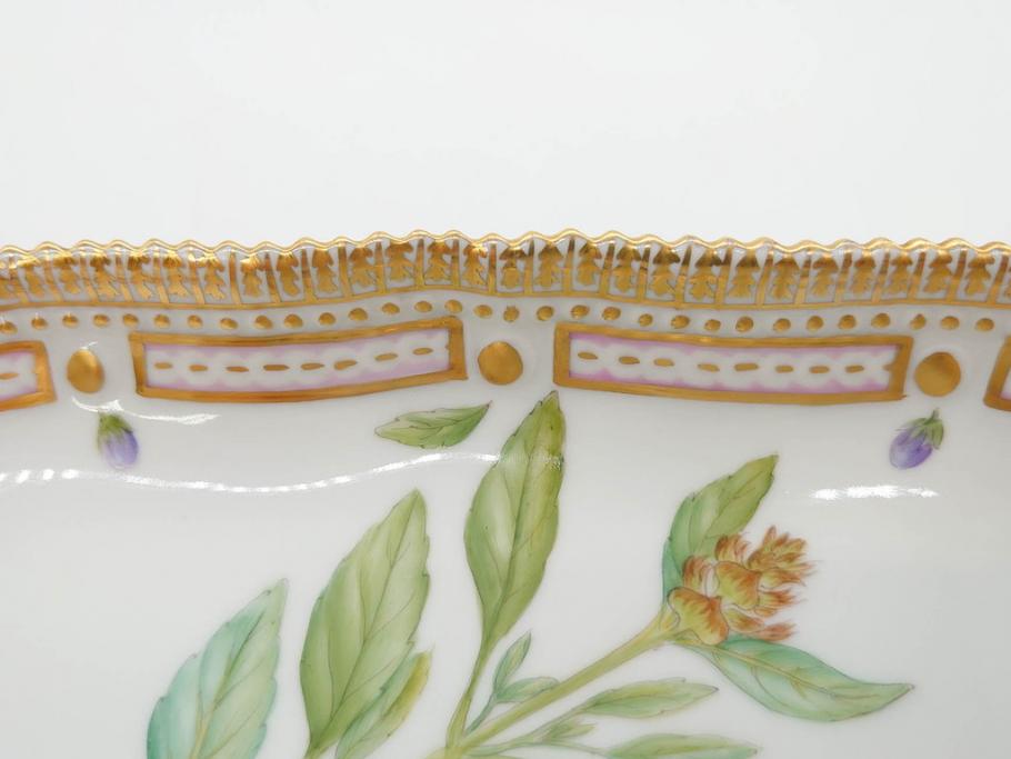 デンマーク　ROYAL COPENHAGEN(ロイヤルコペンハーゲン)　フローラダニカ　20/3508　瑞々しい花と金彩が美しいトライアングルディッシュ(三角プレート、フラワー、皿、洋食器、北欧)(R-079040)　