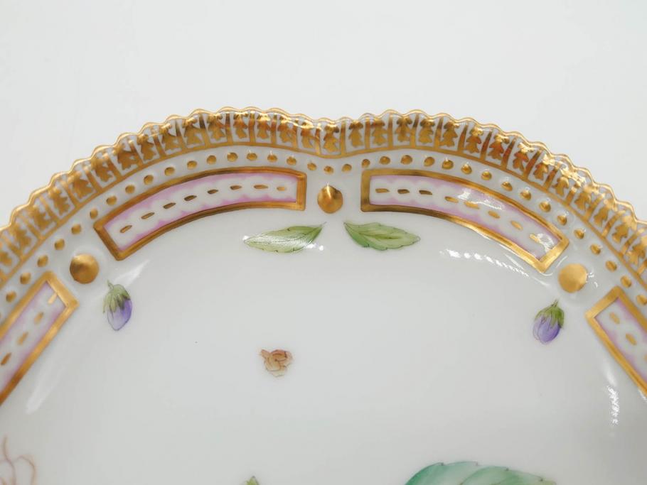 デンマーク　ROYAL COPENHAGEN(ロイヤルコペンハーゲン)　フローラダニカ　20/3508　瑞々しい花と金彩が美しいトライアングルディッシュ(三角プレート、フラワー、皿、洋食器、北欧)(R-079040)　