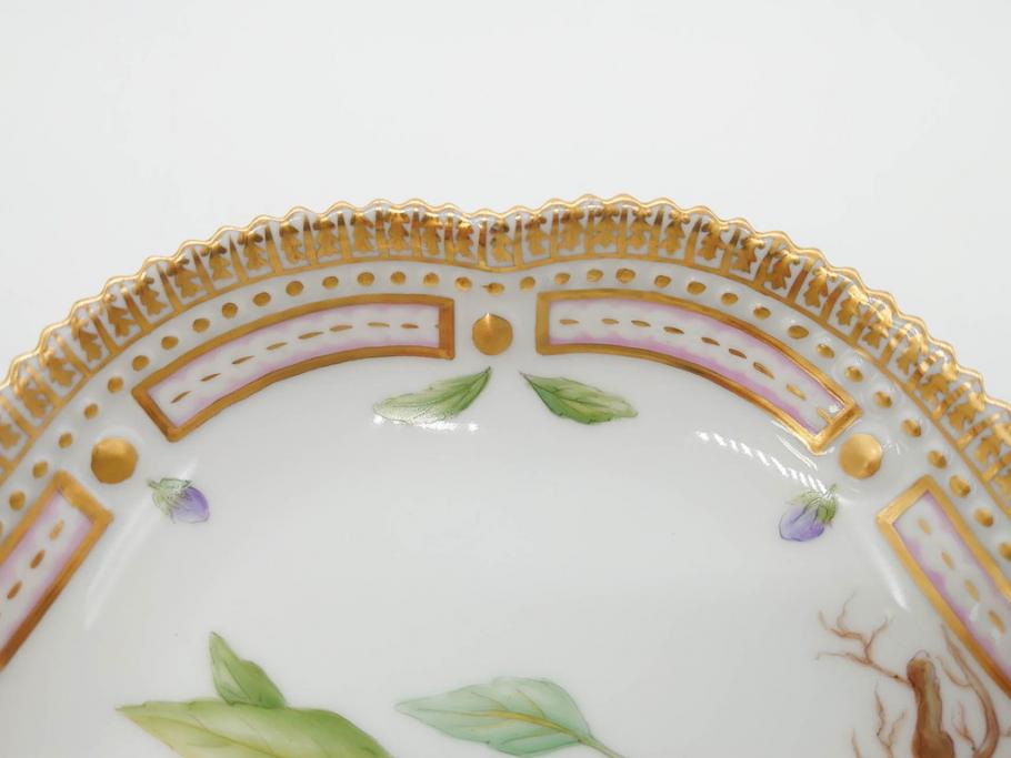 デンマーク　ROYAL COPENHAGEN(ロイヤルコペンハーゲン)　フローラダニカ　20/3508　瑞々しい花と金彩が美しいトライアングルディッシュ(三角プレート、フラワー、皿、洋食器、北欧)(R-079040)　