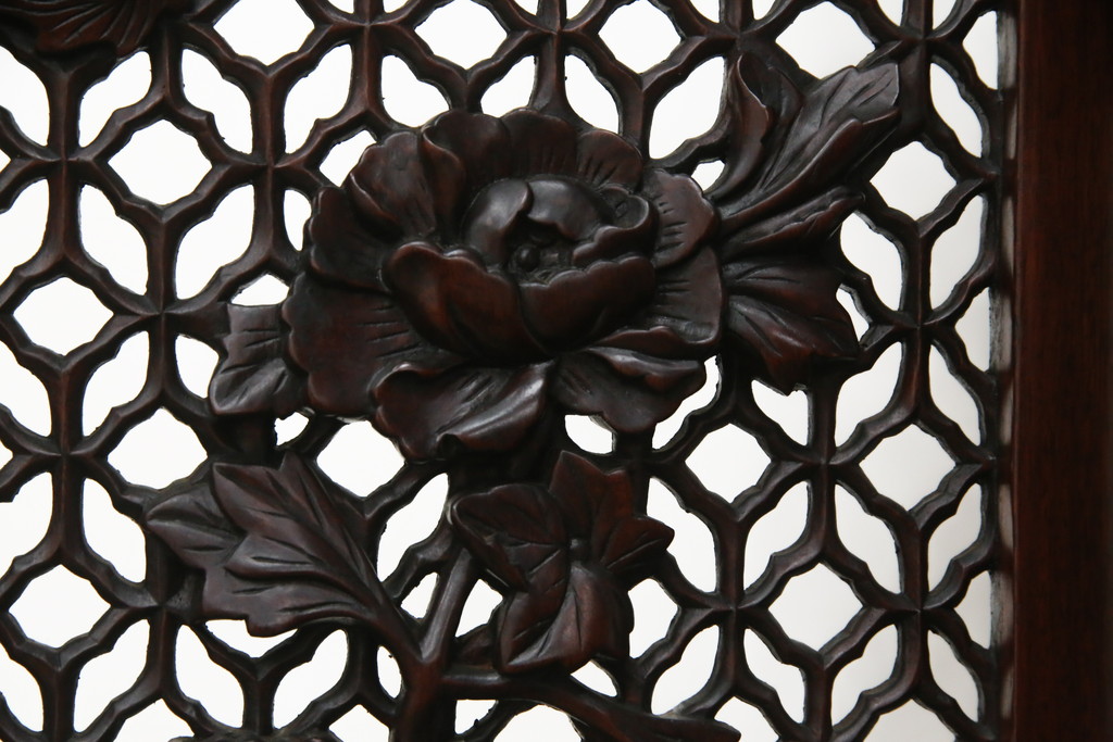 アジアンビンテージ　美品　花梨(カリン)材　迫力ある彫刻のデザインが目を惹く四連衝立て(パーテーション、衝い立て、つい立て、仕切り、ヴィンテージ)(定価約48万円)(R-074196)