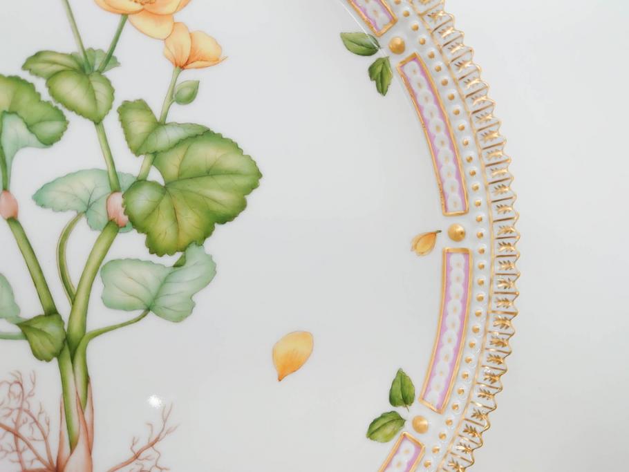 デンマーク　ROYAL COPENHAGEN(ロイヤルコペンハーゲン)　フローラダニカ　20/3566　細部まで繊細に描かれた花が上品なプレート(金彩、フラワー、ディッシュ、大皿、洋食器、北欧)(R-079041)　