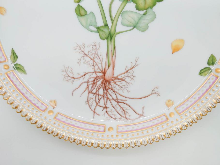 デンマーク　ROYAL COPENHAGEN(ロイヤルコペンハーゲン)　フローラダニカ　20/3566　細部まで繊細に描かれた花が上品なプレート(金彩、フラワー、ディッシュ、大皿、洋食器、北欧)(R-079041)　