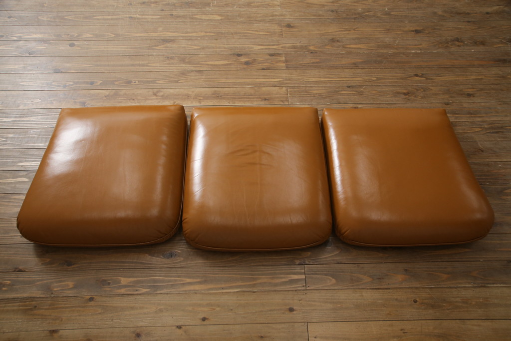中古　美品!!　横浜クラシック家具　ダニエル(daniel)　Leona(レオナ)　A-522　重厚さと高級感が魅力的な3人掛けソファ(三人掛け、3P、アームソファ、トリプルソファ)(定価約130万円)(R-072102)