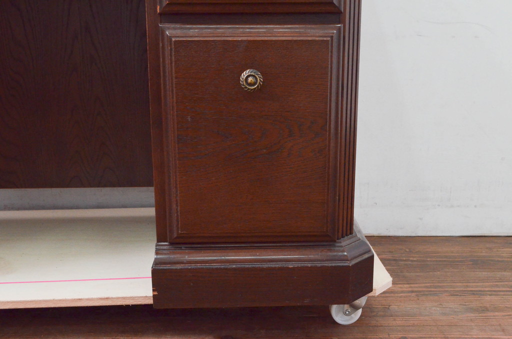 中古　美品　カリモク家具(karimoku)　domani(ドマーニ)　QUEENS　LIFE(クイーンズライフ)　クラシカルな佇まいが目を惹くドレッサー(鏡台、化粧台、ミラー、引き出し)(R-078186)