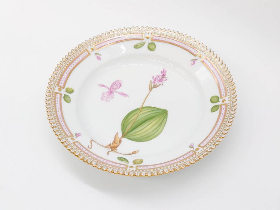 デンマーク　ROYAL COPENHAGEN(ロイヤルコペンハーゲン)　フローラダニカ　617　匠の美技に魅了されるプレート(花、フラワー、金彩、ケーキプレート、中皿、ディッシュ、洋食器、北欧)(R-079042)　