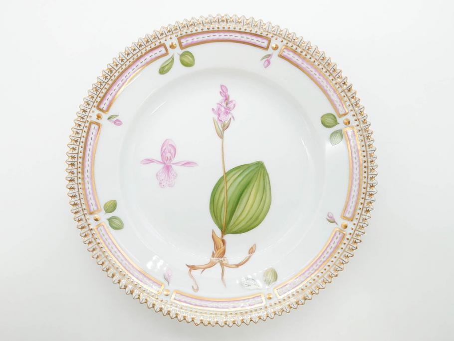 デンマーク　ROYAL COPENHAGEN(ロイヤルコペンハーゲン)　フローラダニカ　617　匠の美技に魅了されるプレート(花、フラワー、金彩、ケーキプレート、中皿、ディッシュ、洋食器、北欧)(R-079042)　