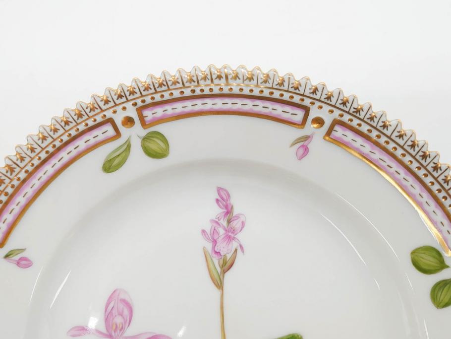 デンマーク　ROYAL COPENHAGEN(ロイヤルコペンハーゲン)　フローラダニカ　617　匠の美技に魅了されるプレート(花、フラワー、金彩、ケーキプレート、中皿、ディッシュ、洋食器、北欧)(R-079042)　