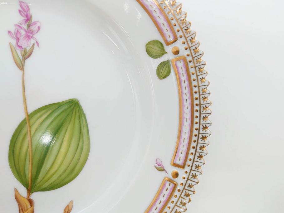 デンマーク　ROYAL COPENHAGEN(ロイヤルコペンハーゲン)　フローラダニカ　617　匠の美技に魅了されるプレート(花、フラワー、金彩、ケーキプレート、中皿、ディッシュ、洋食器、北欧)(R-079042)　