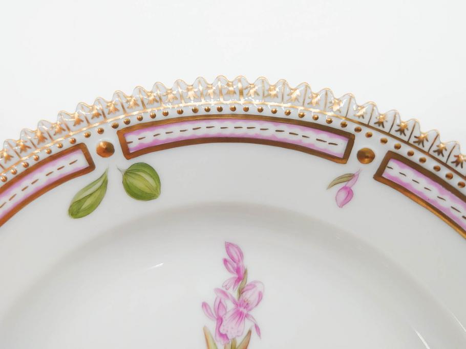 デンマーク　ROYAL COPENHAGEN(ロイヤルコペンハーゲン)　フローラダニカ　617　匠の美技に魅了されるプレート(花、フラワー、金彩、ケーキプレート、中皿、ディッシュ、洋食器、北欧)(R-079042)　