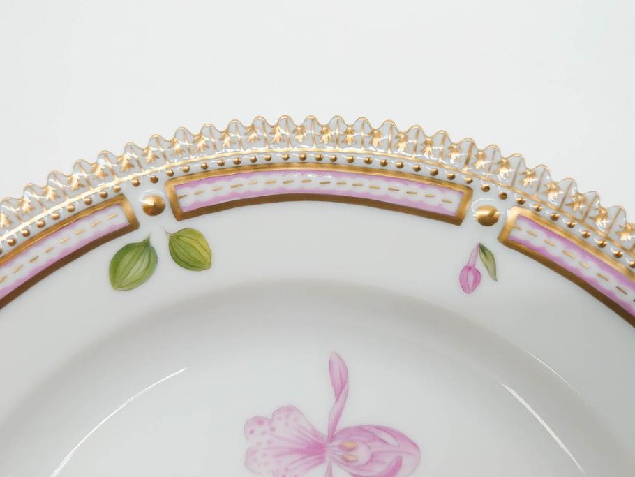 デンマーク　ROYAL COPENHAGEN(ロイヤルコペンハーゲン)　フローラダニカ　617　匠の美技に魅了されるプレート(花、フラワー、金彩、ケーキプレート、中皿、ディッシュ、洋食器、北欧)(R-079042)　