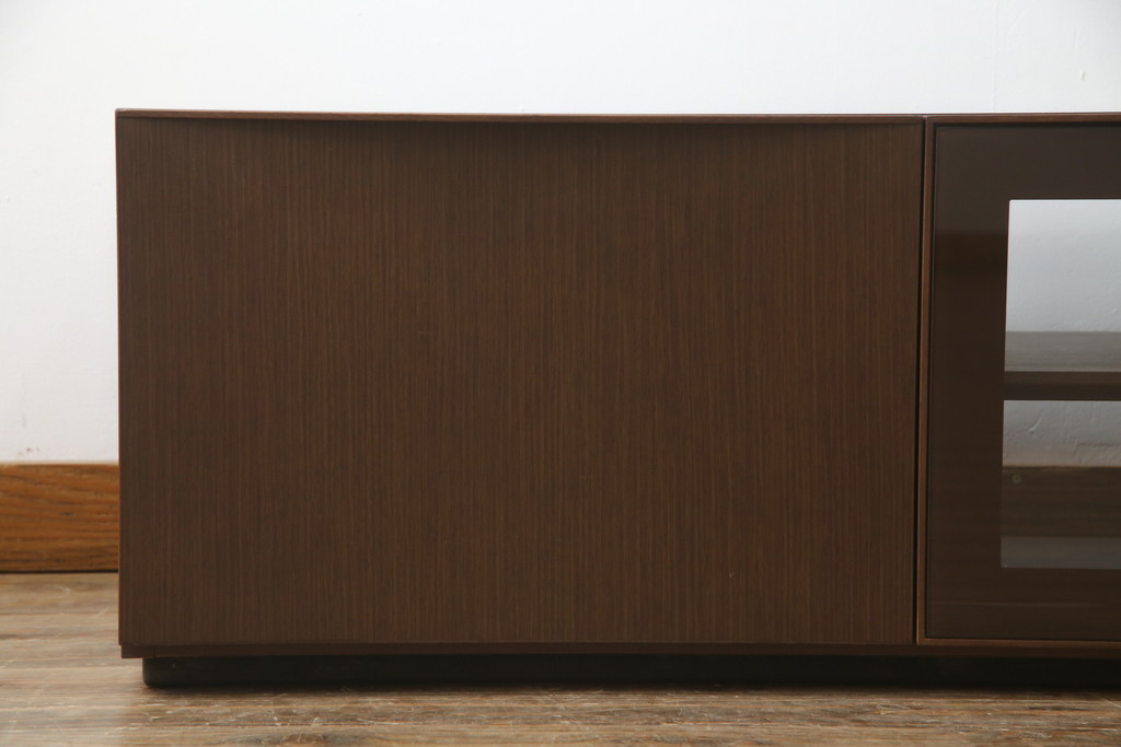 中古　美品　arflex(アルフレックス)　CONDUCTOR(コンダクター)　落ち着いた大人の空間づくりにおすすめなテレビボード(収納棚、戸棚、テレビ台、ローボード、リビングボード)(定価約34万円)(R-067289)