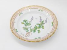 デンマーク　ROYAL COPENHAGEN(ロイヤルコペンハーゲン)　フローラダニカ　621　丹念に描かれた花のデザインが見事なプレート(フラワー、金彩、中皿、ディッシュ、ケーキプレート、洋食器、北欧)(R-079044)　