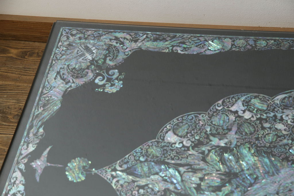 中古　極上美品　ガラス天板付き　まるで美術品のような螺鈿細工が美しい漆塗り座卓(定価約100万円)(ローテーブル)(R-057503)