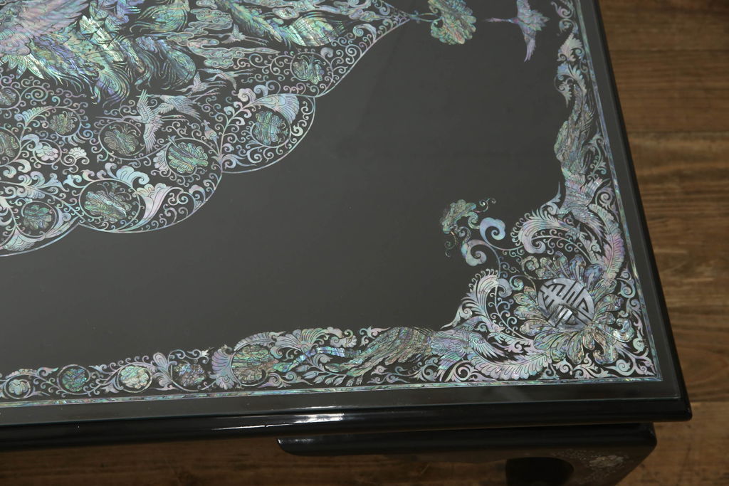 中古　極上美品　ガラス天板付き　まるで美術品のような螺鈿細工が美しい漆塗り座卓(定価約100万円)(ローテーブル)(R-057503)