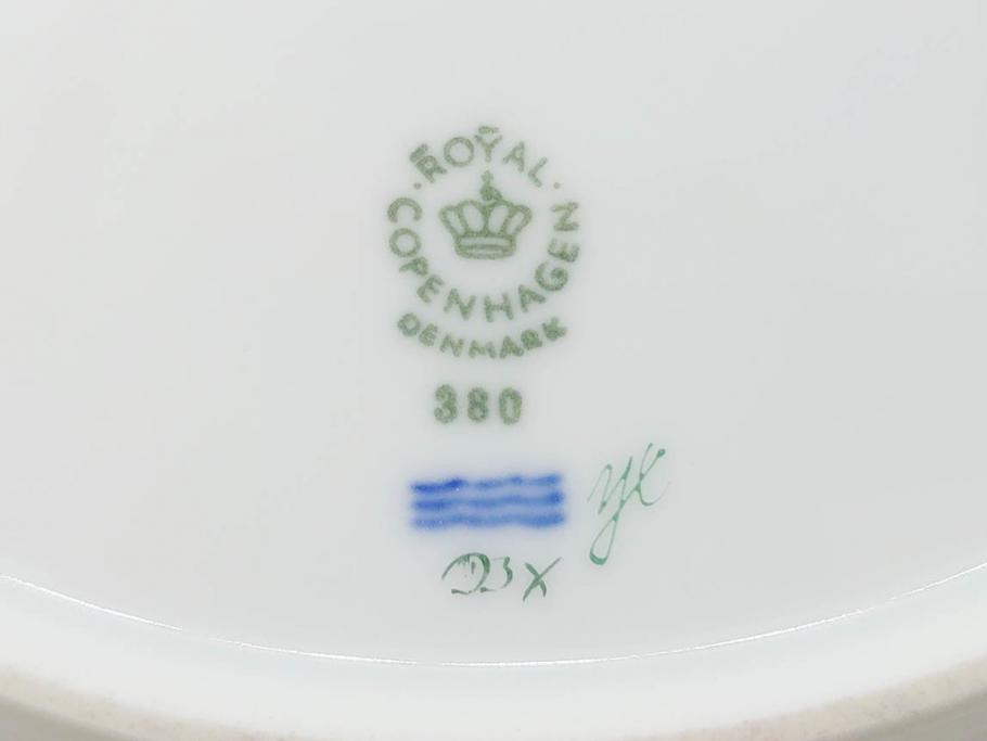 デンマーク　ROYAL COPENHAGEN(ロイヤルコペンハーゲン)　フローラダニカ　380　透かしの縁と金彩が美しいプレート(レース、フリル、金彩、花、フラワー、ディッシュ、大皿、透かし皿、洋食器、北欧)(R-079047)
