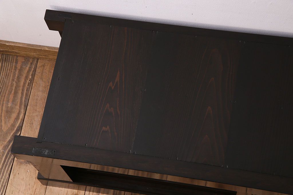 【セミオーダー家具実例】明治大正期の水屋箪笥を現代のお部屋にも取り入れやすいようにローボードへリメイク!新たに天板を取り付け、背面も貼り直して綺麗に。取り外し可能な棚板を設置。赤みがかった濃い茶色の着色で仕上げました。(テレビ台、テレビボード、収納棚、戸棚、キャビネット)