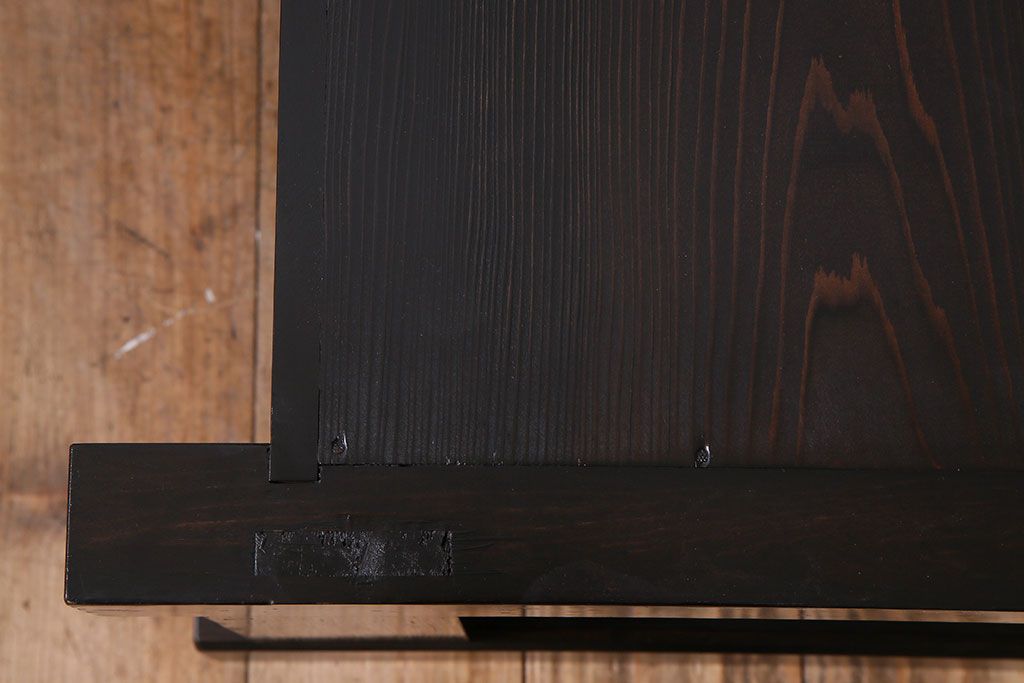 【セミオーダー家具実例】明治大正期の水屋箪笥を現代のお部屋にも取り入れやすいようにローボードへリメイク!新たに天板を取り付け、背面も貼り直して綺麗に。取り外し可能な棚板を設置。赤みがかった濃い茶色の着色で仕上げました。(テレビ台、テレビボード、収納棚、戸棚、キャビネット)