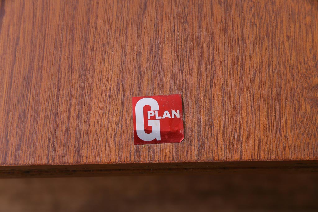 ヴィンテージ家具　北欧ビンテージ　G-PLAN(ジープラン)　お洒落で機能的なエクステンションテーブル(ラウンドテーブル、ダイニングテーブル)(2)