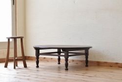 アンティーク家具　古い栓材のシックなアンティーク丸テーブル
