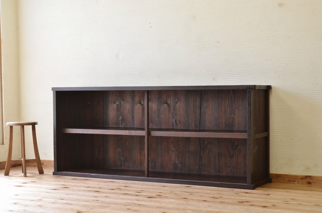 アンティーク家具　★古い木のシンプルな横長アンティーク飾り棚