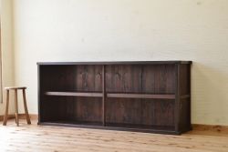 アンティーク家具　★古い木のシンプルな横長アンティーク飾り棚