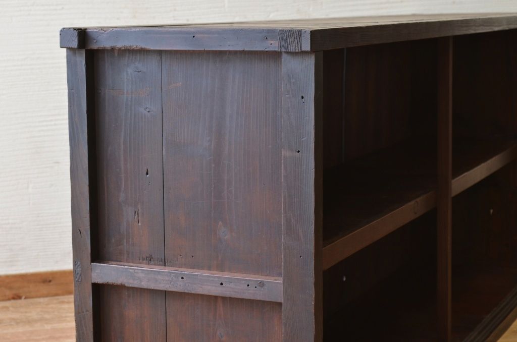 アンティーク家具　★古い木のシンプルな横長アンティーク飾り棚