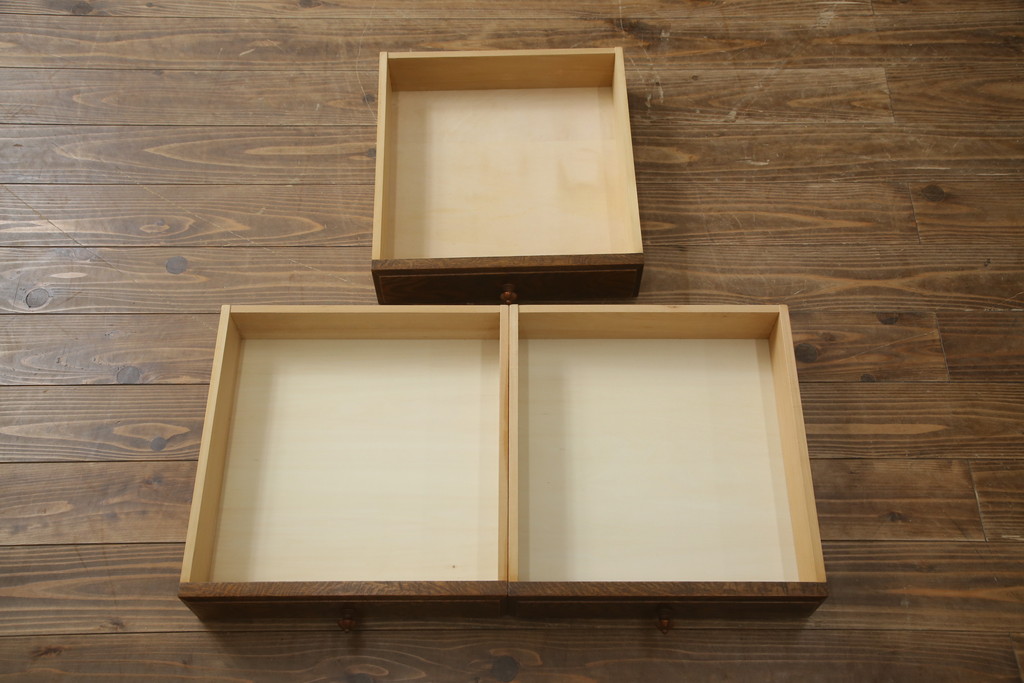 中古　美品　三越家具(現カントリーハウス)　Brugge(ブルージュ)　クラシカルな空間づくりにぴったりな食器棚(収納棚、戸棚、飾り棚、カップボード、キャビネット)(R-074698)