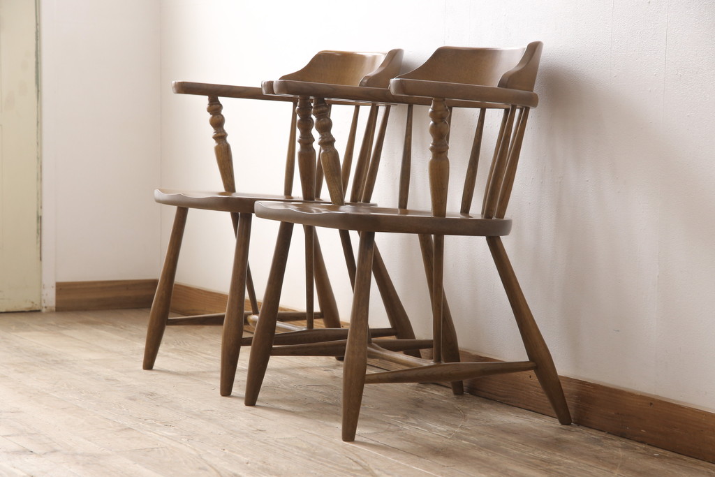 中古美品　柏木工(KASHIWA、かしわ)　ナラ材　美しい木肌が魅力的なキャプテンチェア2脚セット(ダイニングチェア、アームチェア、椅子)(R-052160)