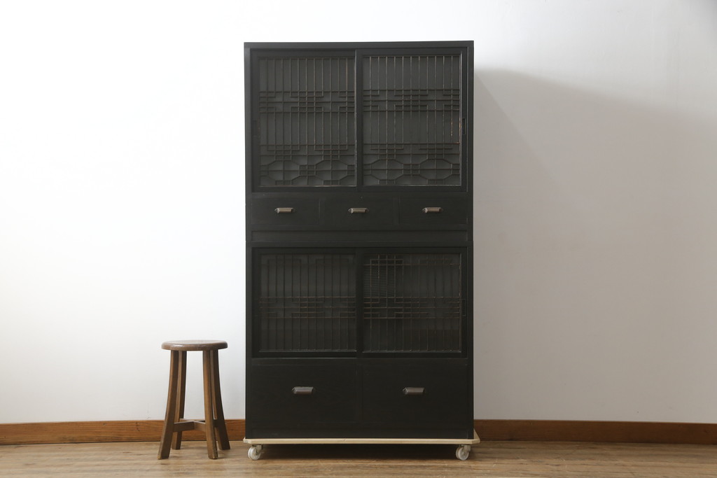 中古　ラフジュ工房オリジナル　古建具リメイク　すりガラス入り　洗練された和の雰囲気を放つ重ね戸棚(書院戸、組子、キャビネット、収納棚、食器棚)(R-078869)