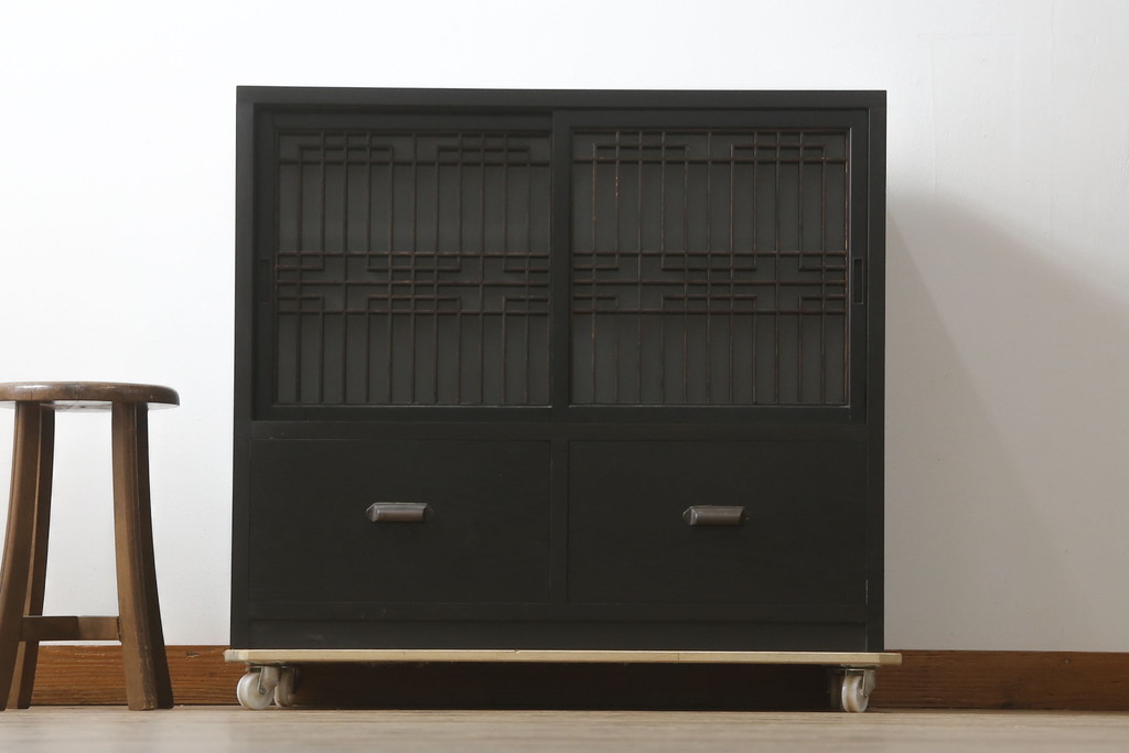 中古　ラフジュ工房オリジナル　古建具リメイク　すりガラス入り　洗練された和の雰囲気を放つサイドボード(書院戸、組子、サイドキャビネット、収納棚、戸棚、食器棚)(R-078871)