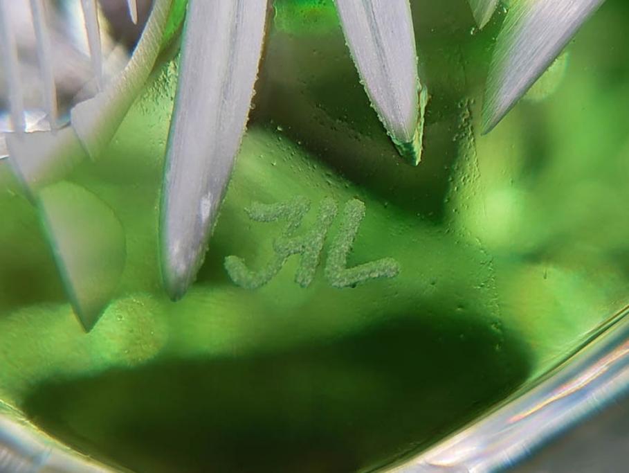 ドイツ　マイセン　Meissen　クリスタル　美しいグリーンの色被せガラスと繊細なカッティングに見惚れる花瓶(バラ、薔薇、ローズ、花生、花入、花器、フラワーベース、カットガラス)(R-079056)