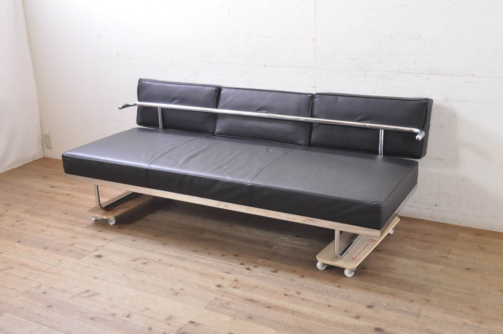 中古　美品　本革(レザー)　Cassina(カッシーナ)　Le Corbusier(ル・コルビュジエ)　LC5　シンプルモダンなデザインが素敵な3人掛けソファ(3Pソファ、三人掛け)(定価約174万円)(R-068572)