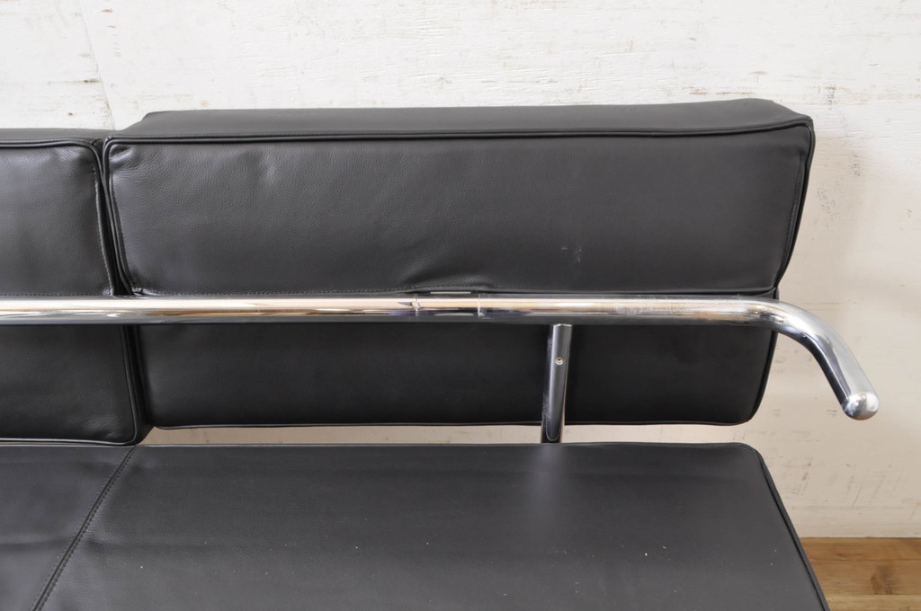 中古　美品　本革(レザー)　Cassina(カッシーナ)　Le Corbusier(ル・コルビュジエ)　LC5　シンプルモダンなデザインが素敵な3人掛けソファ(3Pソファ、三人掛け)(定価約174万円)(R-068572)