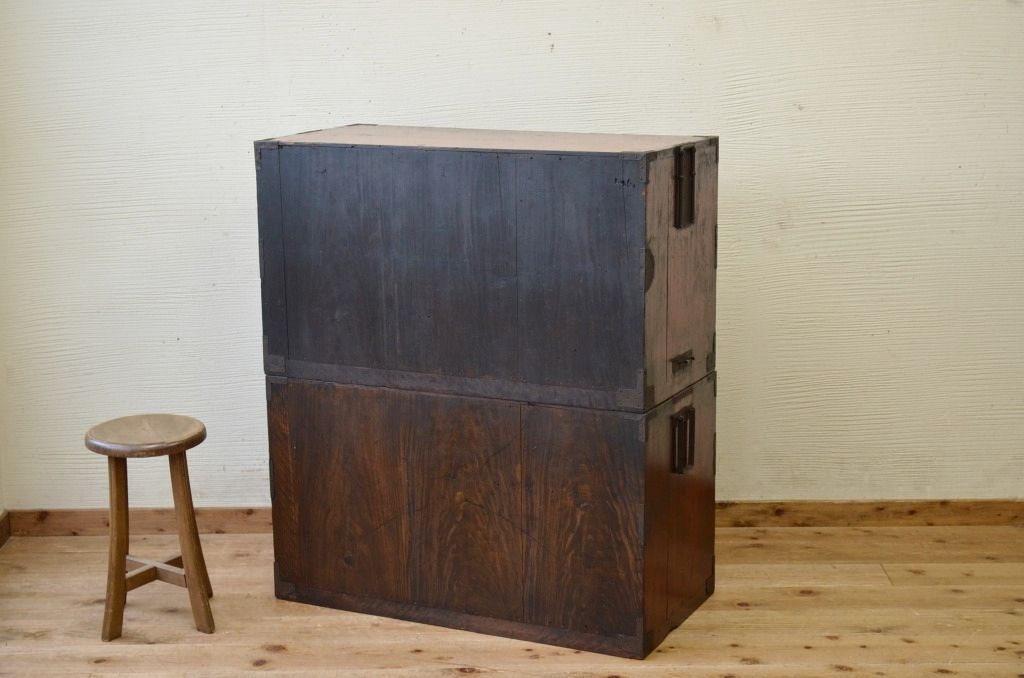 アンティーク家具　☆古民具　骨董　味わい深い漆の綺麗な二段重ね時代箪笥