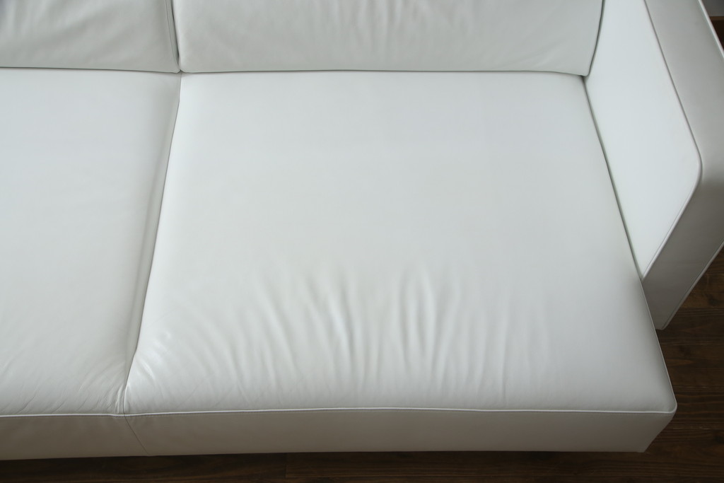 中古　美品　リーン・ロゼ(ligne roset)　Urbani　本革(レザー)　高級感漂う佇まいが魅力の大きな3人掛けソファ(リーンロゼ、三人掛け、3P、トリプルソファ、アームソファ)(R-068153)