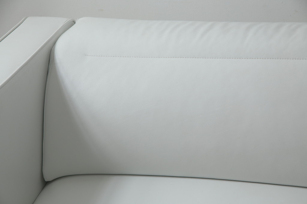 中古　美品　リーン・ロゼ(ligne roset)　Urbani　本革(レザー)　高級感漂う佇まいが魅力の3人掛けソファ(リーンロゼ、三人掛け、3P、トリプルソファ、アームソファ)(R-068154)
