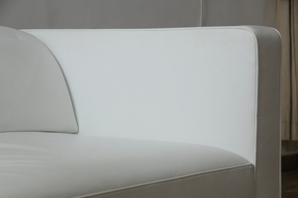 中古　美品　リーン・ロゼ(ligne roset)　Urbani　本革(レザー)　高級感漂う佇まいが魅力の3人掛けソファ(リーンロゼ、三人掛け、3P、トリプルソファ、アームソファ)(R-068154)