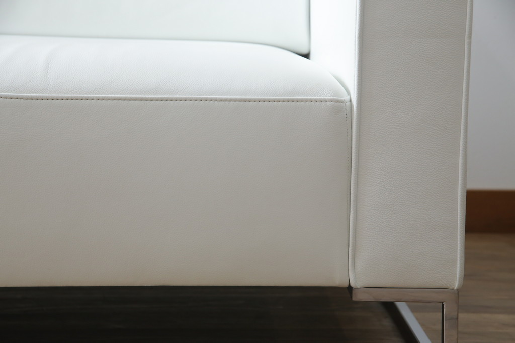 中古　美品　リーン・ロゼ(ligne roset)　Urbani　本革(レザー)　高級感漂う佇まいが魅力の大きな3人掛けソファ(リーンロゼ、三人掛け、3P、トリプルソファ、アームソファ)(R-068153)