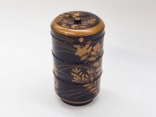 江戸〜明治期　艶やかな漆に金蒔絵が映えた美しい重香合(三段丸重、重箱、香道具、茶道具、木製、漆器、お重、草花)(R-079068)