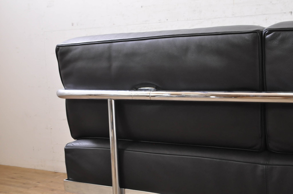 中古　美品　本革(レザー)　Cassina(カッシーナ)　Le Corbusier(ル・コルビュジエ)　LC5　シンプルモダンなデザインが素敵な3人掛けソファ(3Pソファ、三人掛け)(定価約174万円)(R-068573)