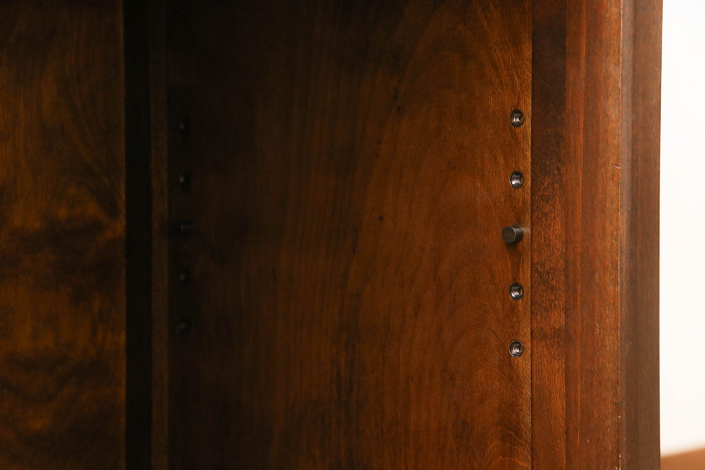 中古　美品　松本民芸家具　縦桟引戸のすっきりとしたデザインが和モダンな印象を深める茶棚(飾り棚、茶箪笥、収納棚、戸棚)(R-066491)