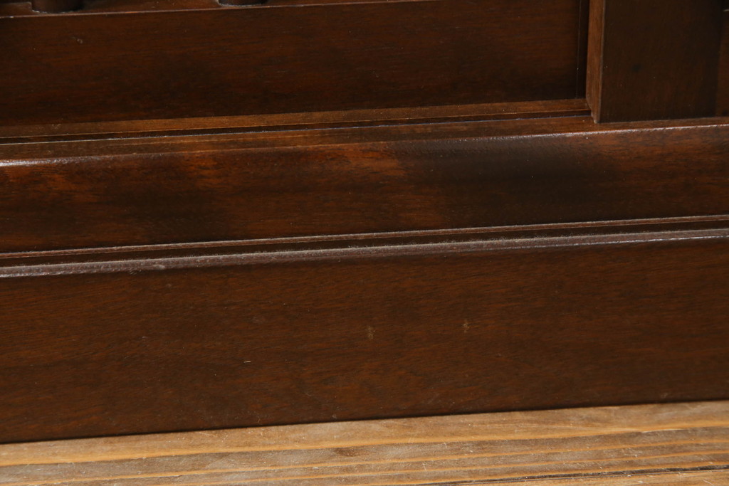 中古　美品　松本民芸家具　縦桟引戸のすっきりとしたデザインが和モダンな印象を深める茶棚(飾り棚、茶箪笥、収納棚、戸棚)(R-066491)