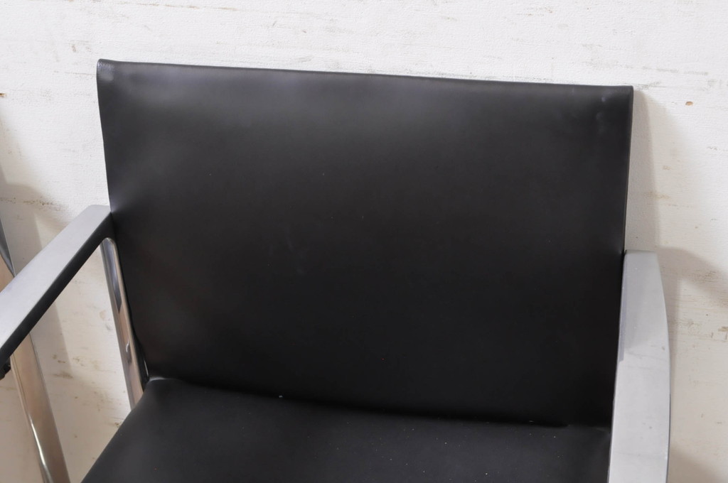 中古　美品!!　Cassina(カッシーナ)　184EVE(イヴ)　洗練されたモダンデザインが目を引くアームチェア4脚セット(ダイニングチェア、椅子、イス)(定価4脚で約120万円)(R-068578)