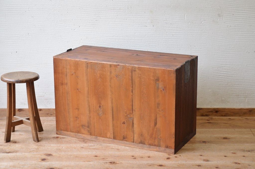 アンティーク家具　シンプルなアンティークローチェスト(ローボード)2
