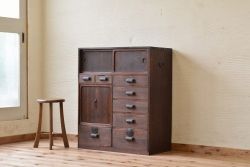 アンティーク家具　多少の傷み有り!!変わり型収納棚