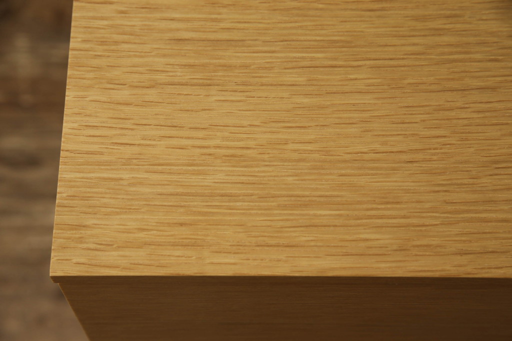 中古　美品　IDC大塚家具　松永工房　NINE(ナイン)　ホワイトオーク　洗練されたデザインが魅力的なフラップ扉付きサイドキャビネット(サイドチェスト、サイドテーブル、ナイトテーブル)(R-057842)